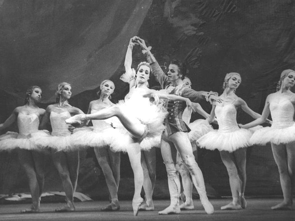 Сцена из балета Мариуса Петипа «Спящая красавица». Ленинградский государственный академический театр оперы и балета им. С.М. Кирова, Ленинград, 1970–1971 годы. Фотография: Нина Аловерт / Санкт-Петербургский государственный музей театрального и музыкального искусства, Санкт-Петербург