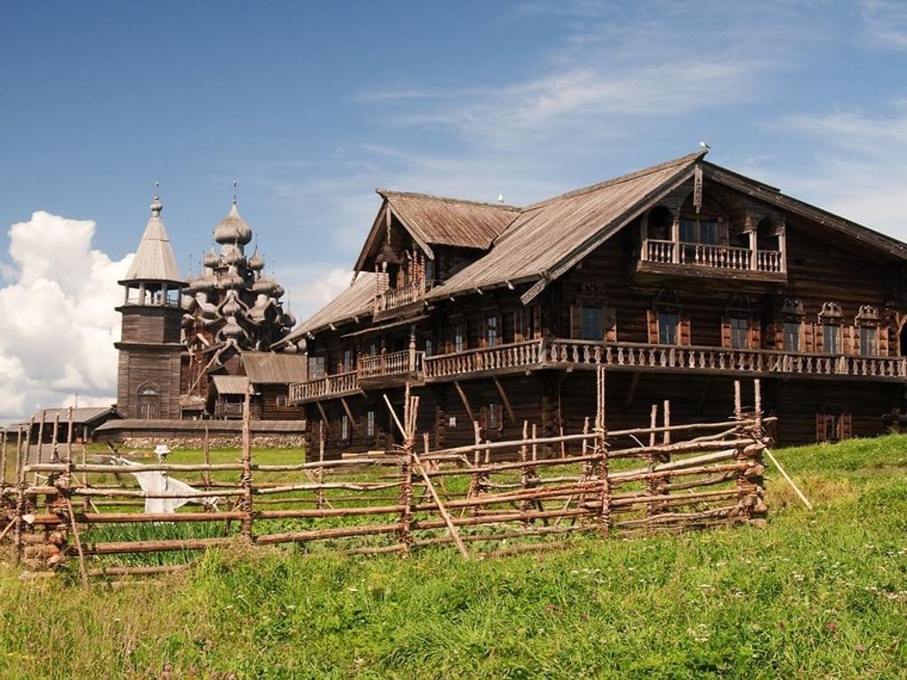 Крестьянский дом. Кижи, Медвежьегорский район, Республика Карелия. Фотография: Сергей Плахотин / фотобанк «Лори»