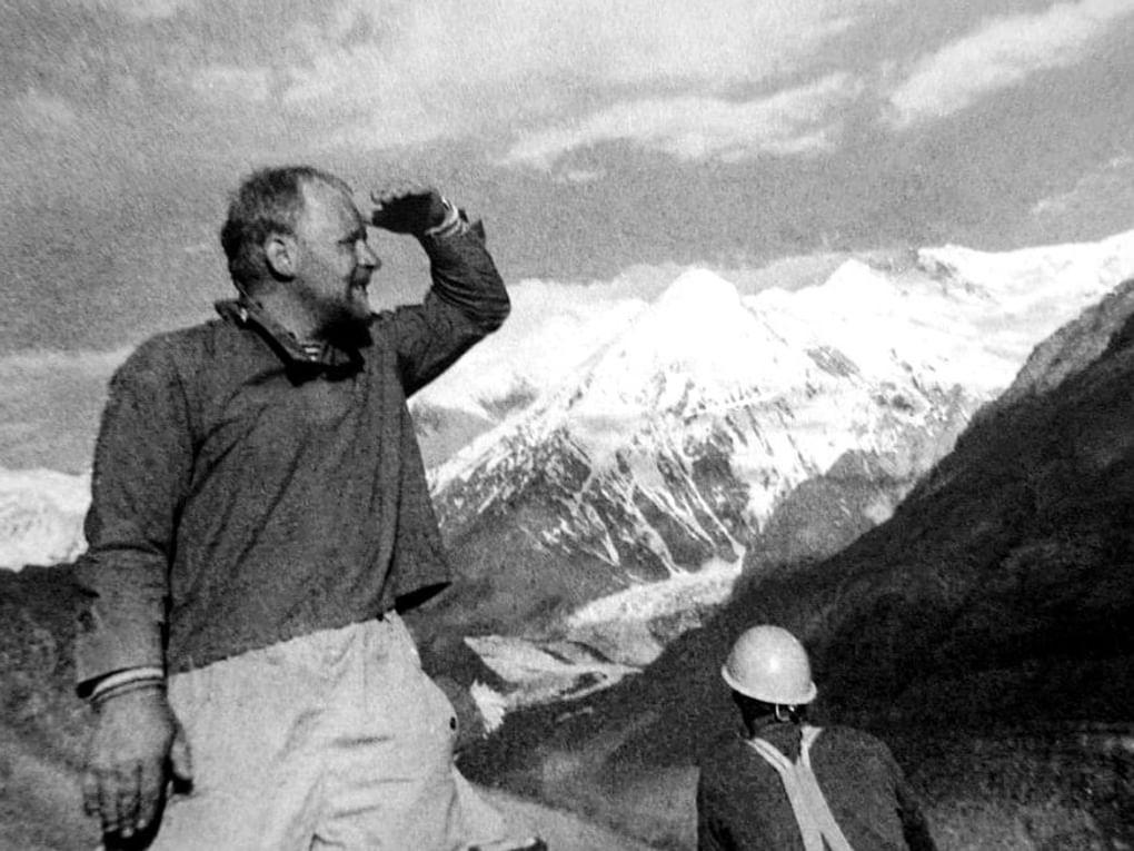 Юрий Визбор на восхождении. 1970-е. Иллюстрация из книги Юрия Визбора «Стихотворения и песни. Сочинения в двух томах». Москва: Издательство «Локид», 1999