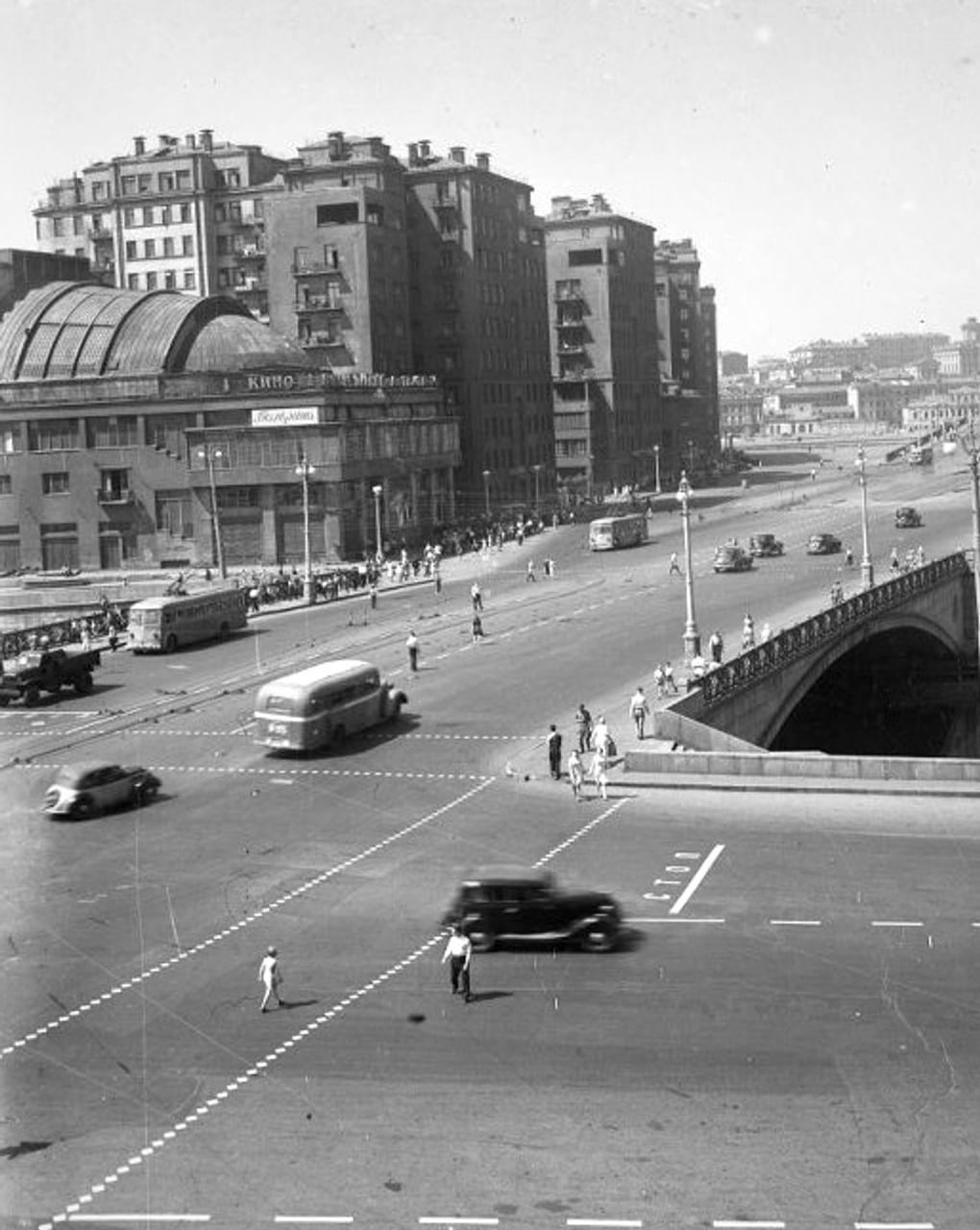 Кинотеатр «Ударник». Москва, 1939 год. Фотография: Наум Грановский / Музейное объединение «Музей Москвы», Москва
