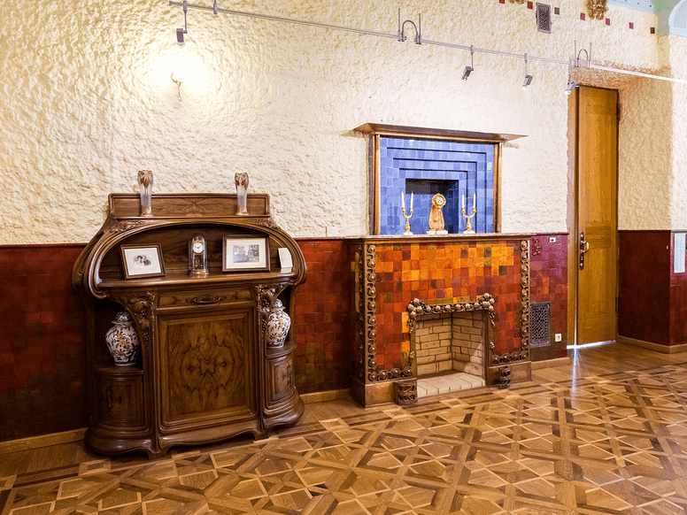 Экспозиция в одном из залов Музея модерна. Особняк А.П. Курлиной, Самара. Фотография: FotograFF / фотобанк «Лори»