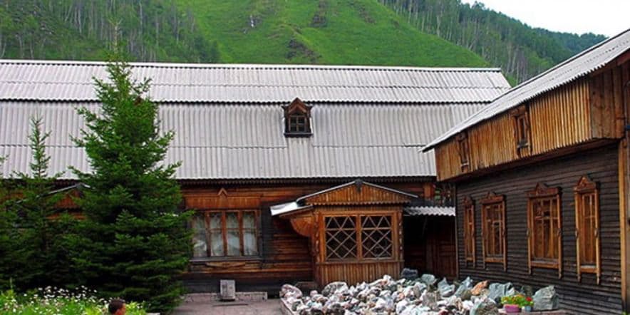Основное изображение для учреждения Минералогический музей-усадьба «Самоцветы Байкала»