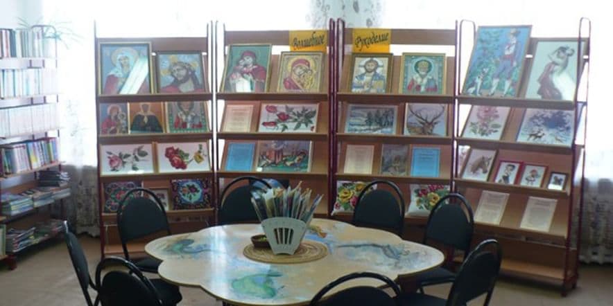 Основное изображение для учреждения Библиотека поселка Комсомольского