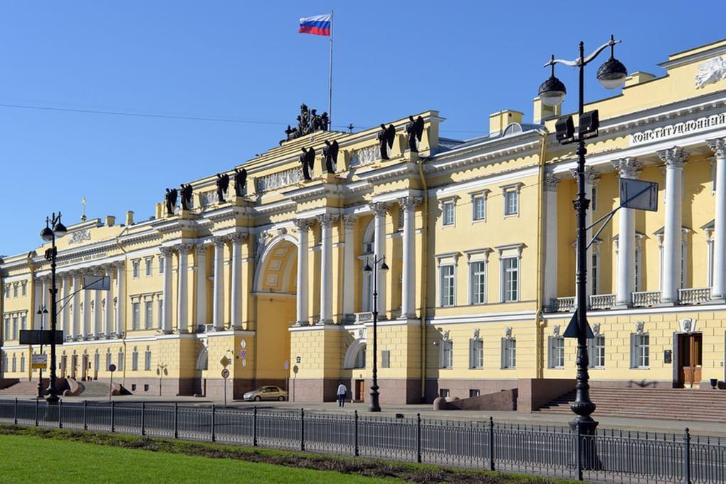Здание Сената и Синода в Санкт-Петербурге. Фотография: Александр Алексеев / фотобанк «Лори»