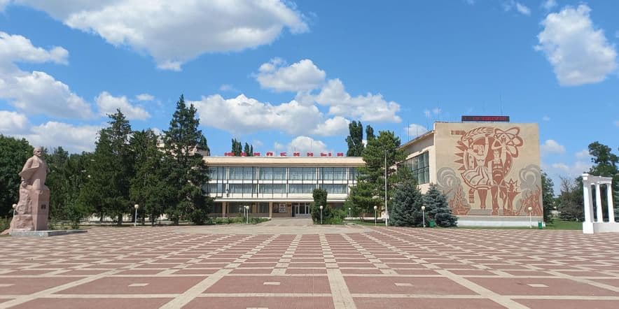 Основное изображение для учреждения Районный дворец культуры «Юбилейный» с. Песчанокопского