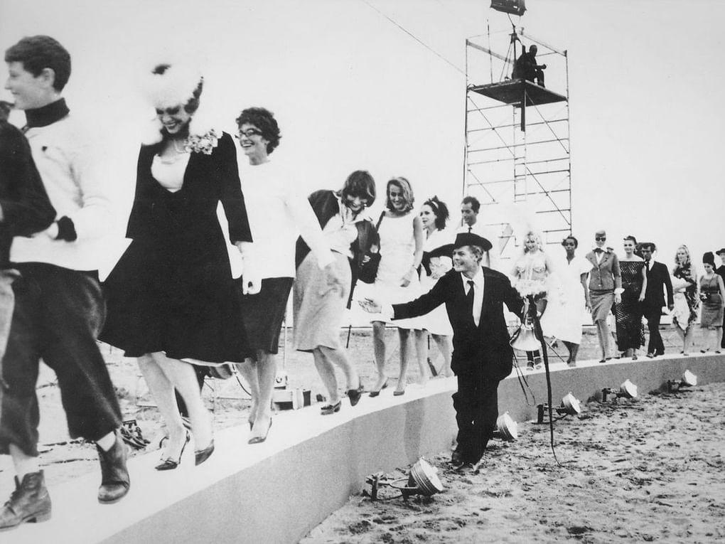 Кадр из художественного фильма Федерико Феллини «8 1/2» (1963)