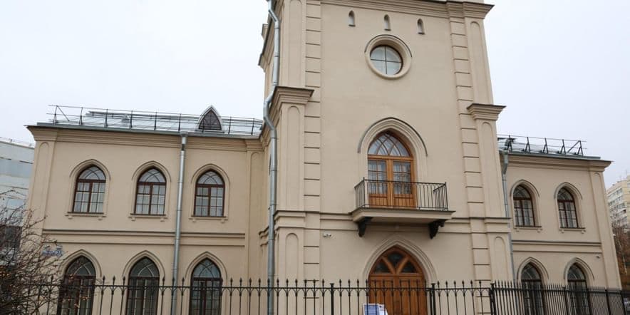 Основное изображение для учреждения Усадьба Новознаменка — Готический дом