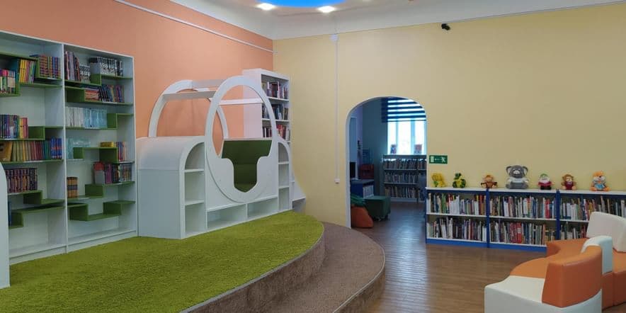 Основное изображение для учреждения Детская районная библиотека п. Усть-Омчуг