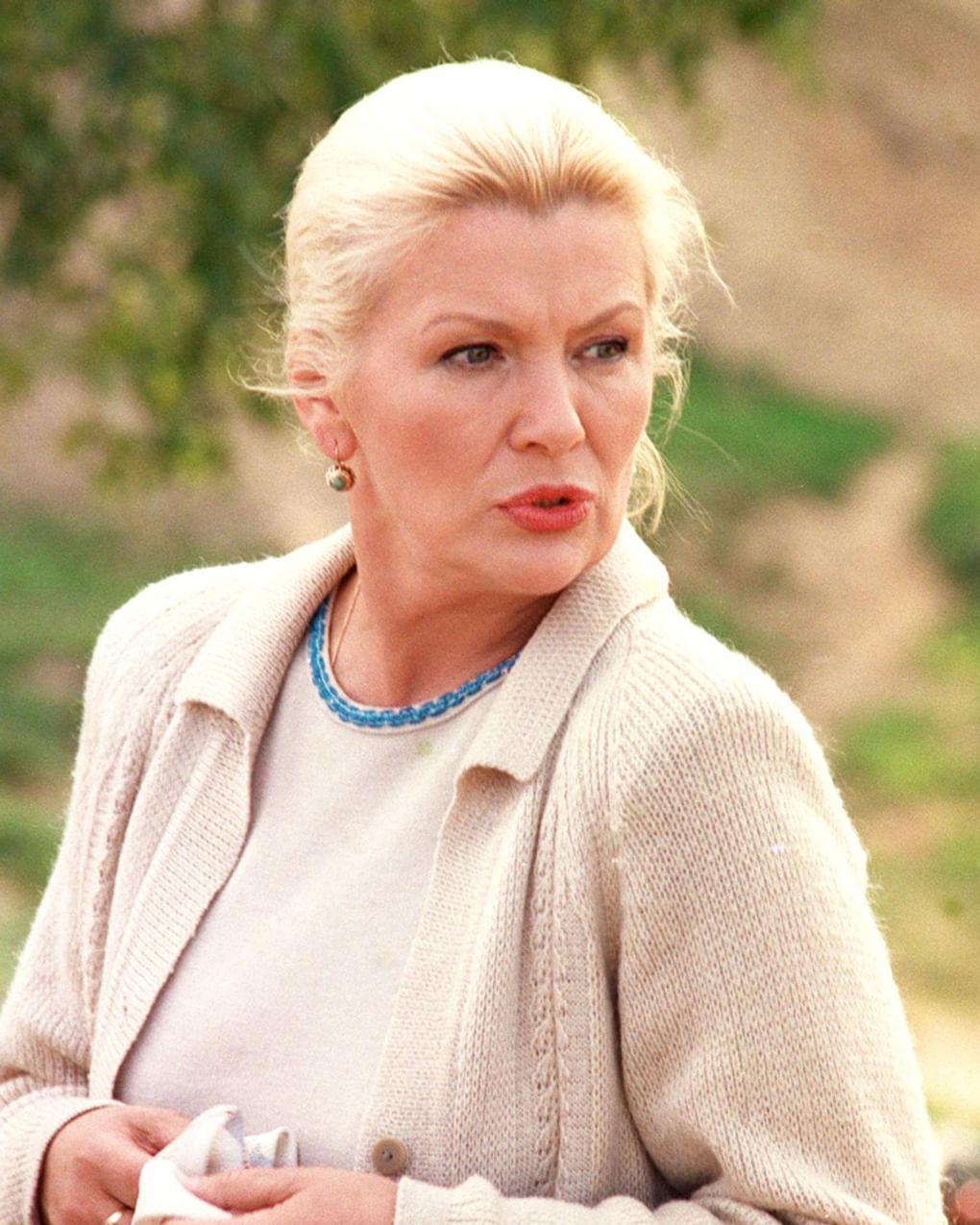 Актриса Галина Польских на съемках фильма Евгения Матвеева «Любить по-русски-2. Женская защита». 1996 год. Фотография: Александр Яковлев / ТАСС