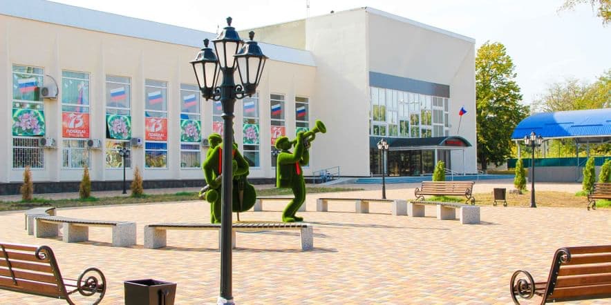 Основное изображение для учреждения Кочубеевский районный дворец культуры