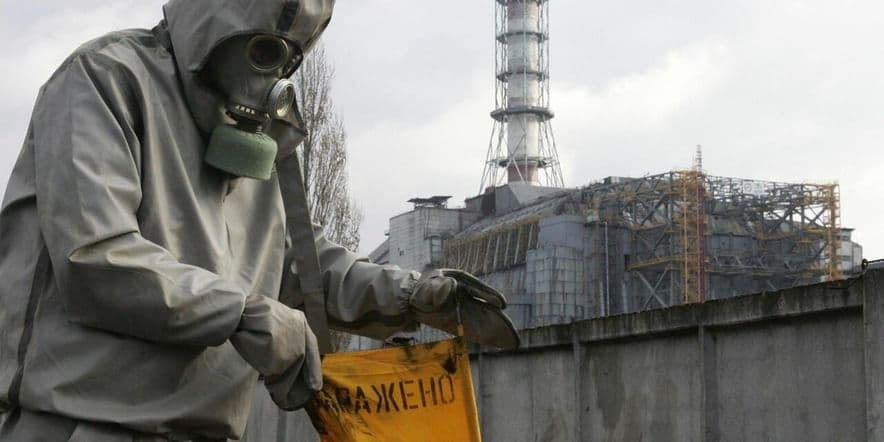 Основное изображение для события Книжная выставка-коллаж «Чернобыль. Взгляд сквозь десятилетия»