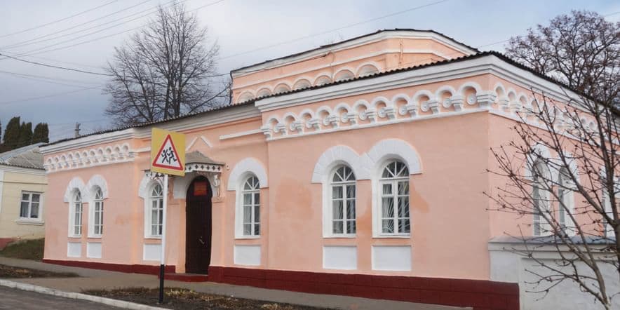 Основное изображение для учреждения «Старое здание» Богучарской детской школы искусств
