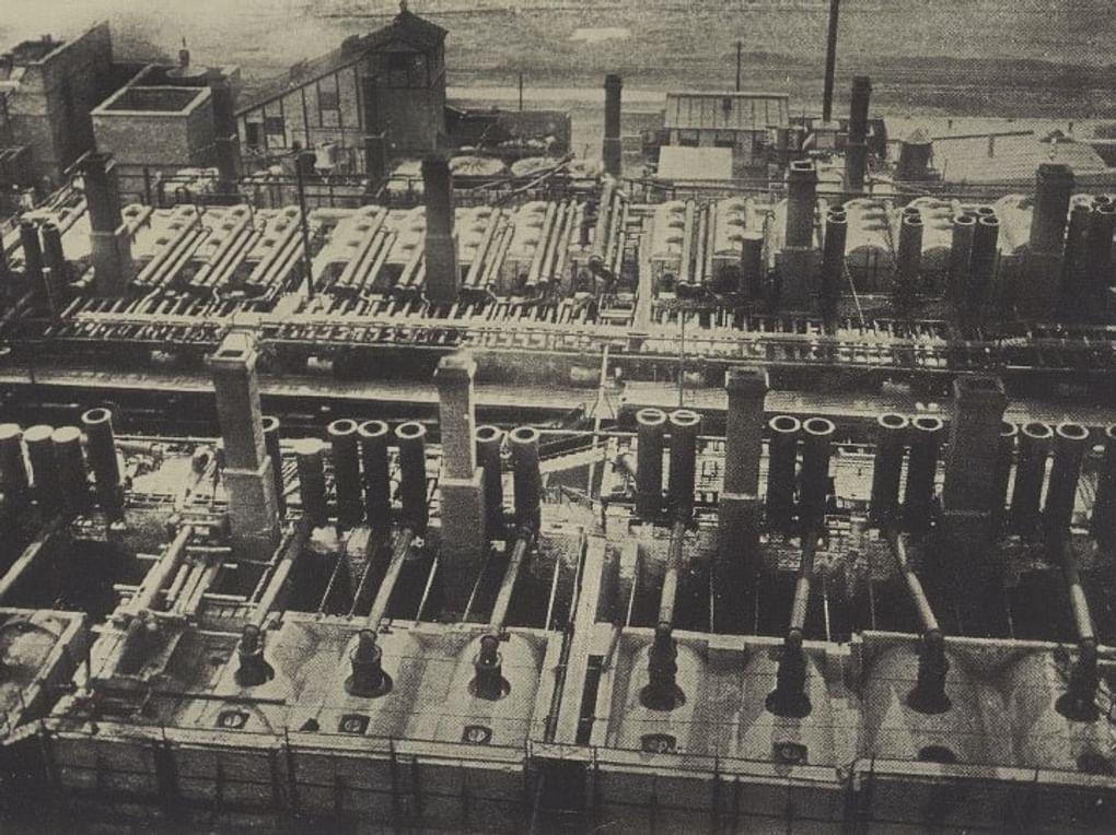 Перегонное отделение керосинового завода Товарищества братьев Нобель. Баку, 1909 год. Фотография: Государственный исторический музей, Москва