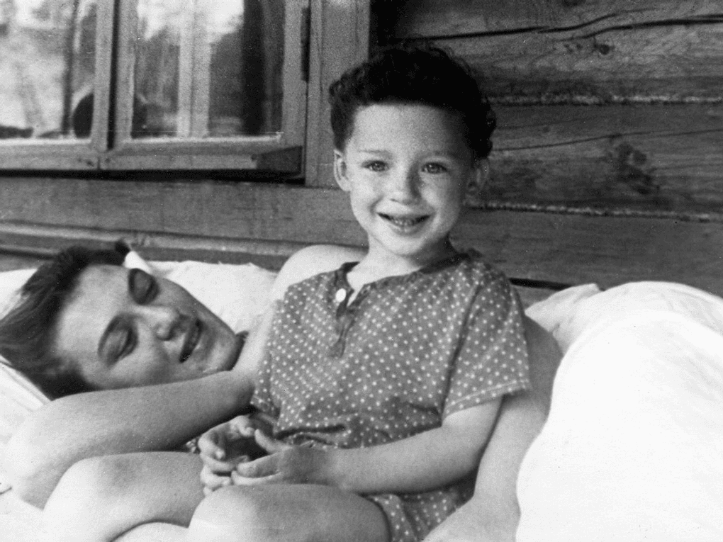 Композитор и пианист Максим Дунаевский в детстве. Фотография предоставлена организаторами