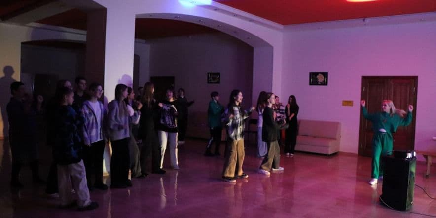 Основное изображение для события Мастер-класс «Танцуем вальс выпускников»