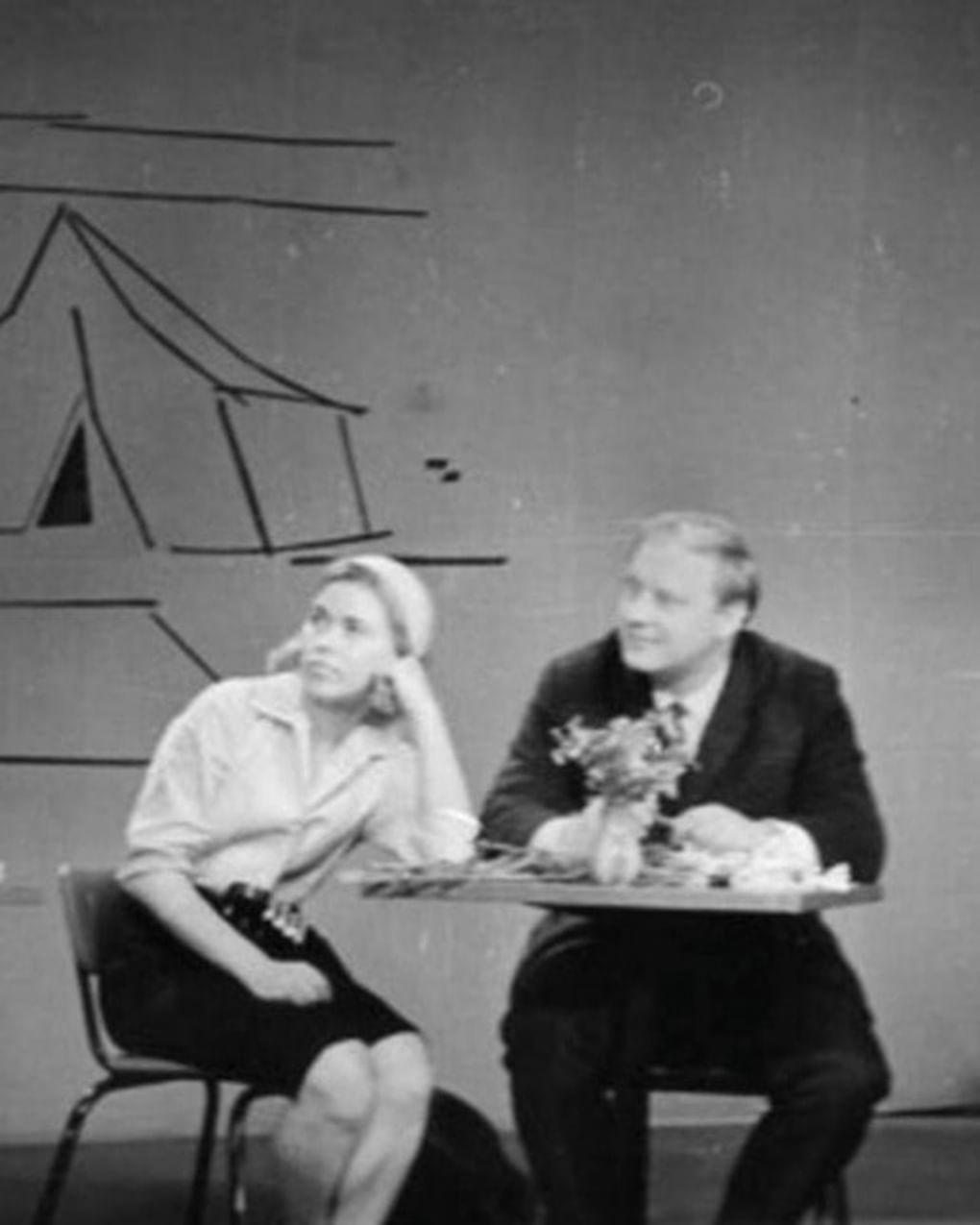 Юрий Визбор с первой женой Адой Якушевой на радиостанции «Юность». Фотография: fishki.net