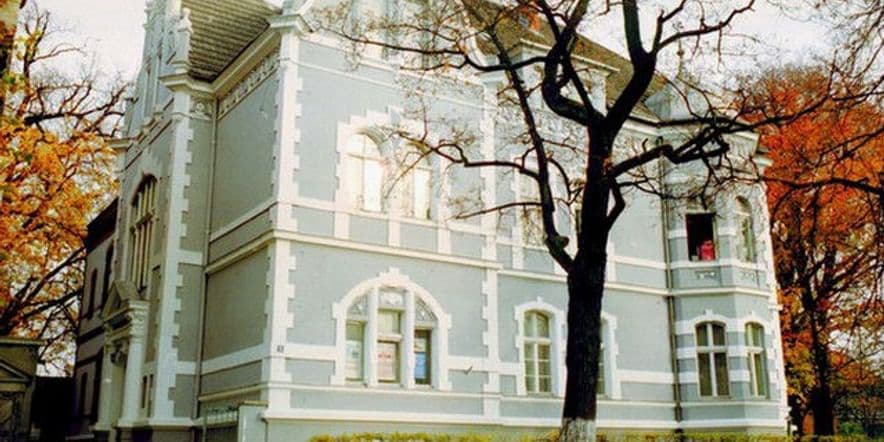 Основное изображение для учреждения Черняховская художественная школа им. М. Тенишевой