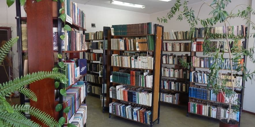 Основное изображение для учреждения Библиотека г. Зуевка