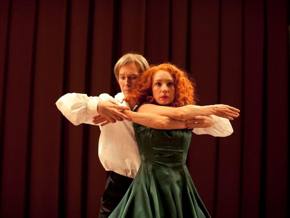 Евгений Миронов в роли Пети и Чулпан Хаматова в роли Лизы в художественном фильме Елены Хазановой «Синдром Петрушки» (2015)