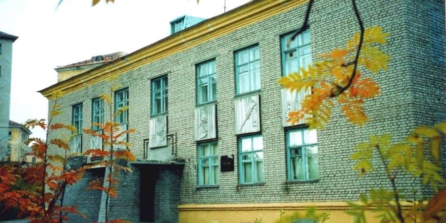 Основное изображение для учреждения Историко-краеведческий музей с мемориалом С.М. Кирова и выставочным залом