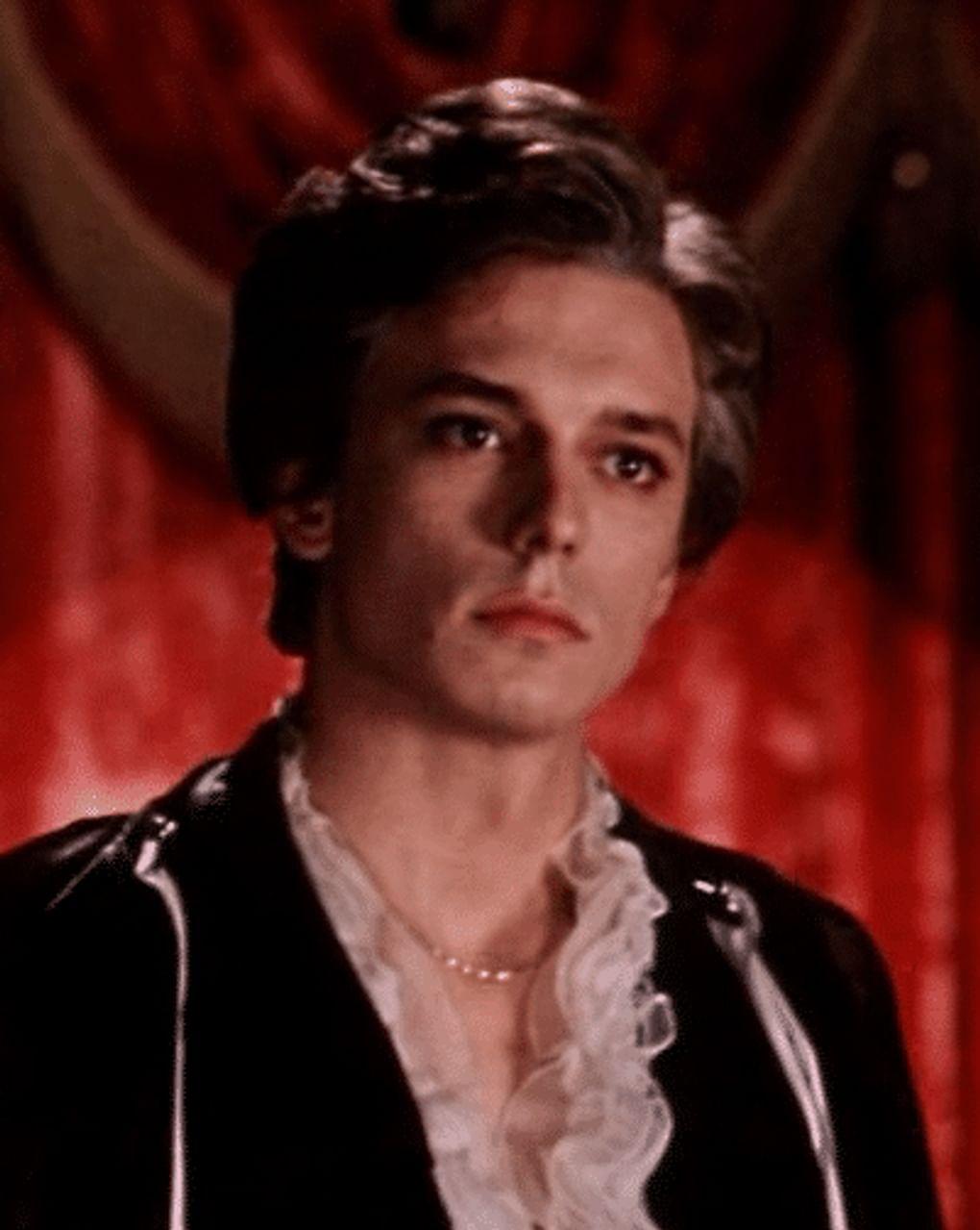 Игорь Кеблушек в роли Мистера Икс в художественном фильме Светланы Дружининой «Принцесса цирка» (1982)