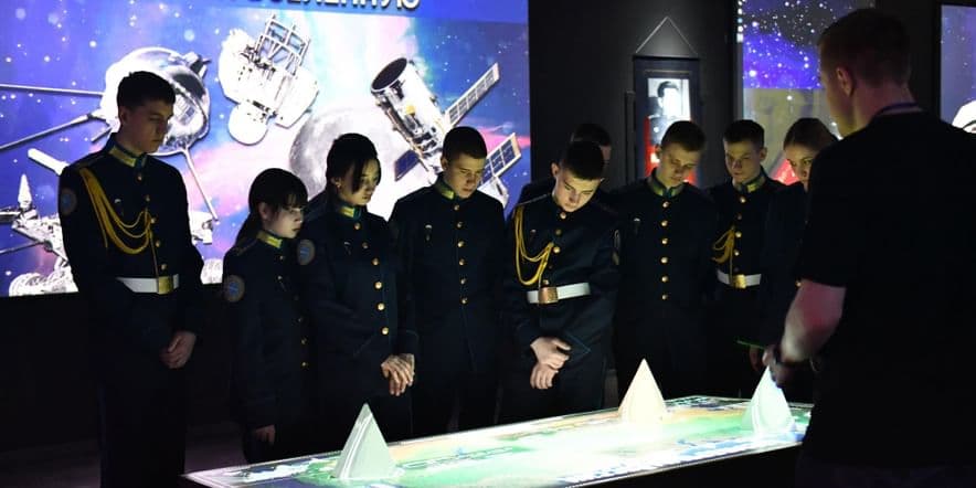 Основное изображение для события Тематическая экскурсия «Путь к звёздам» с мастер-классом по изготовлению праздничного панно «Космический полёт»