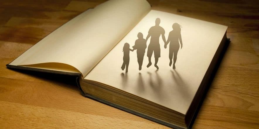 Основное изображение для события Книжно-иллюстративная выставка «Все начинается с семьи»