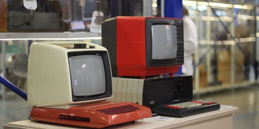 Основное изображение для события Экскурсия по выставке «Компьютеры от М до А. История советских ЭВМ и их создателей»