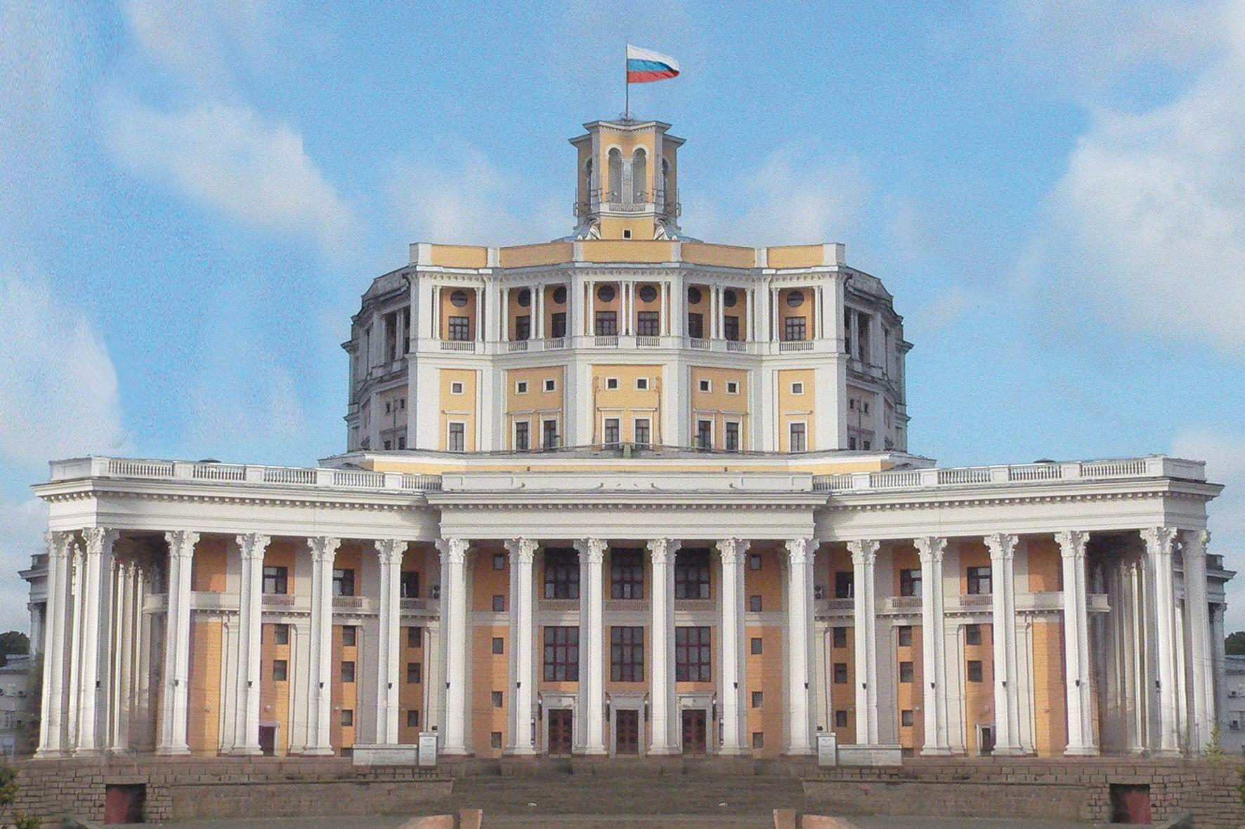 Центральный академический театр Советской Армии, Москва. Фотография: <a href="https://teatrarmii.ru/building/exterior/" rel="nofollow noopener" target="_blank">teatrarmii.ru</a>