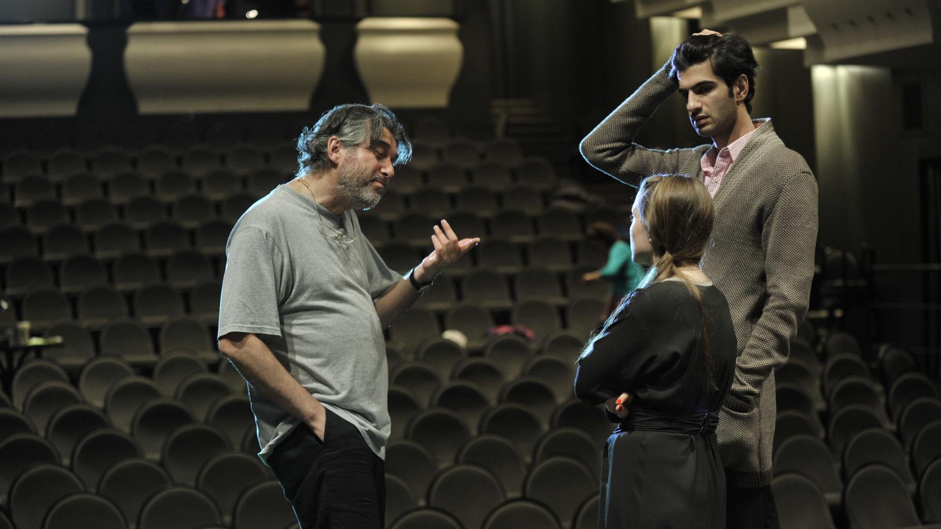 Евгений Каменькович на репетиции спектакля «Дар». Фотография: пресс-служба театра «Мастерская Петра Фоменко»