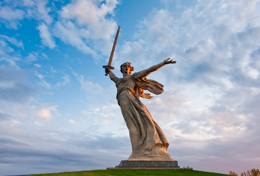 Монумент «Родина-мать зовет!» в Волгограде