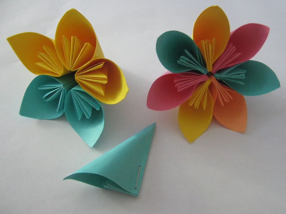 Ломоносовцев научат делать бумажные цветы в стиле оригами