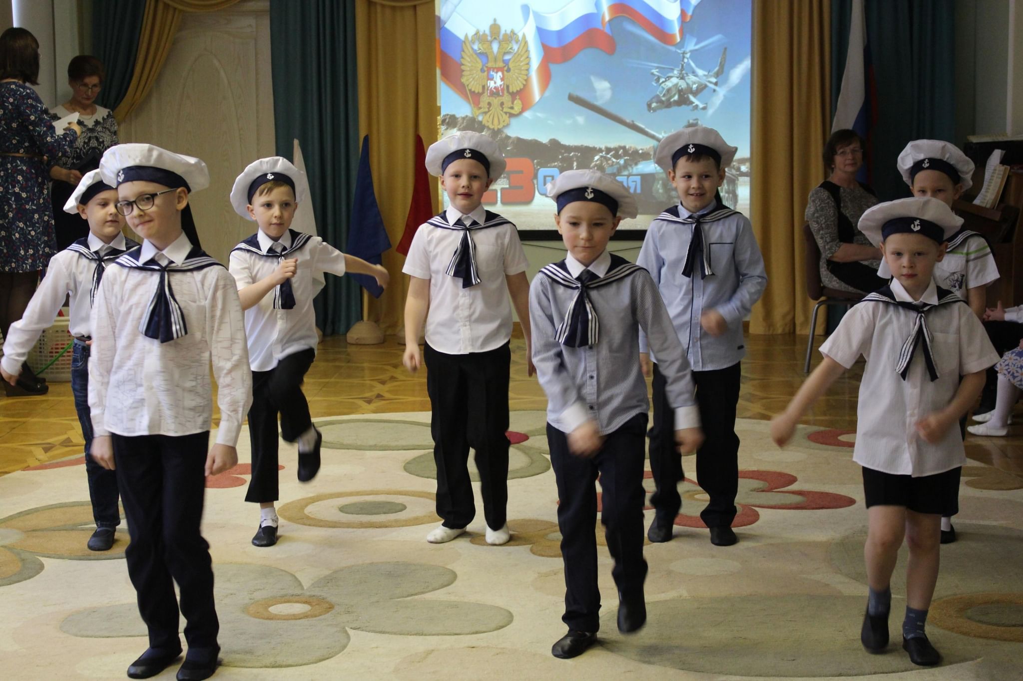 Вперед мальчишки текст. Вперед мальчишки. Вперед мальчишки надпись. Вперед мальчишки картинки. Вперед мальчишки сценарий к 23 февраля