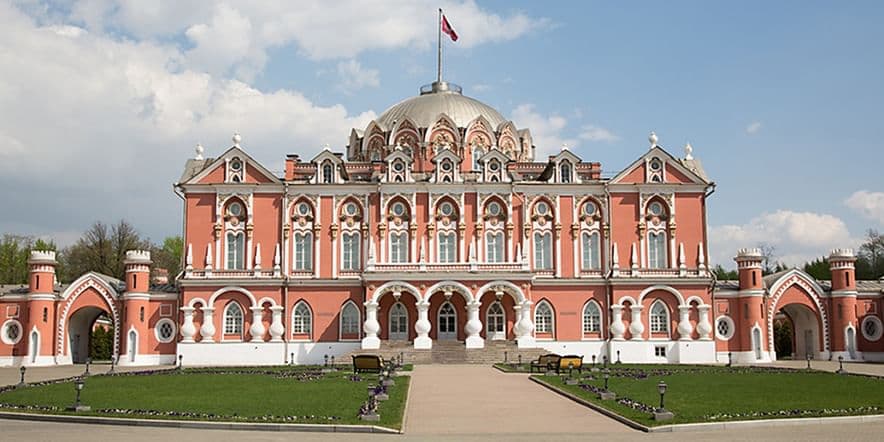 Основное изображение для учреждения Петровский подъездной дворец