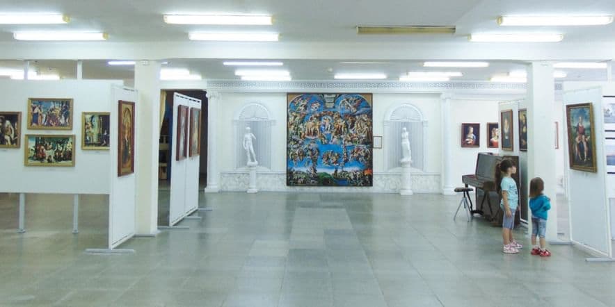 Основное изображение для учреждения Культурно-выставочный центр «Радуга»