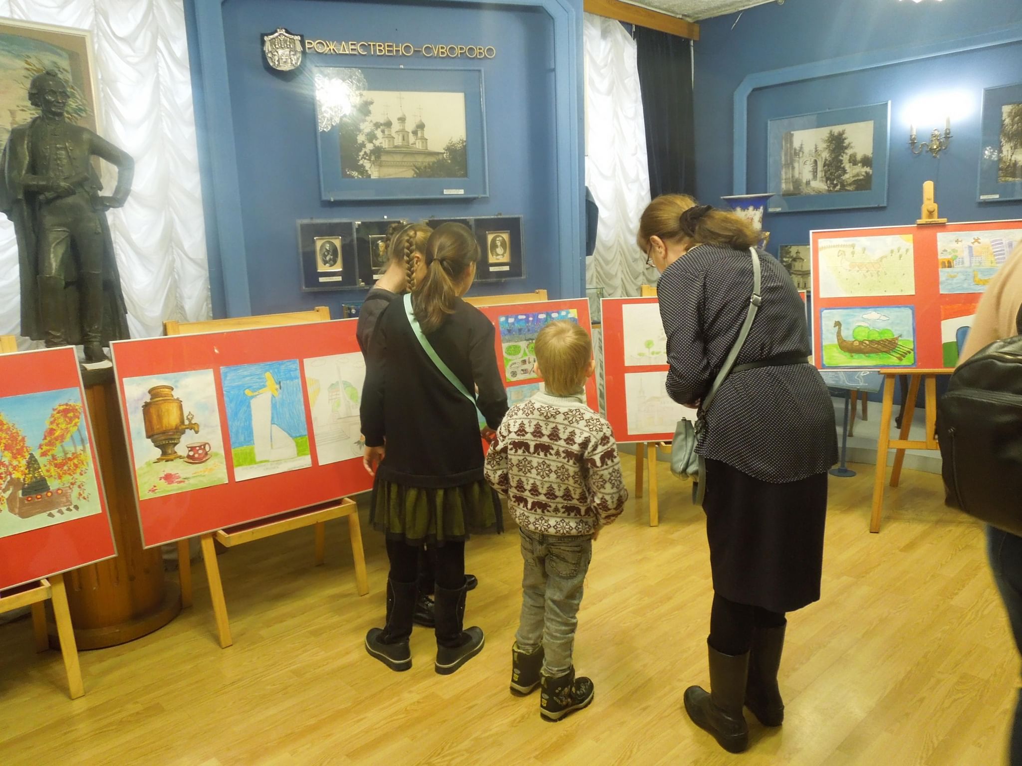 Однодневная выставка рисунков мытищинских школьников в музее