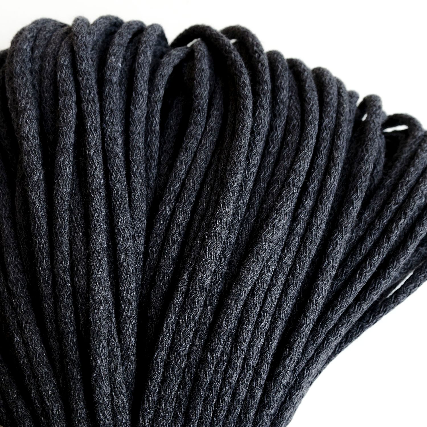 Мастер-класс по изготовлению вязаного шнура из трикотажа «Модное вязание»