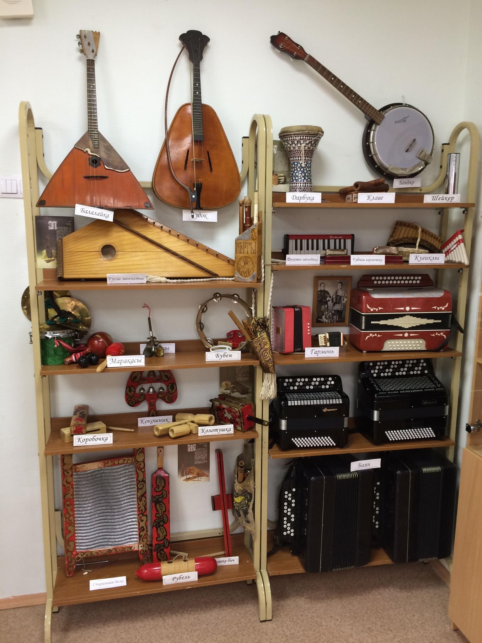 Экскурсия по музею редких музыкальных инструментов