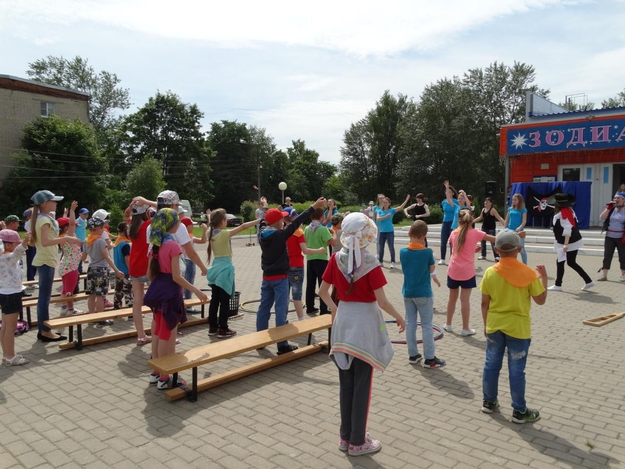 «Игры нашего двора» — игровая программа для детей