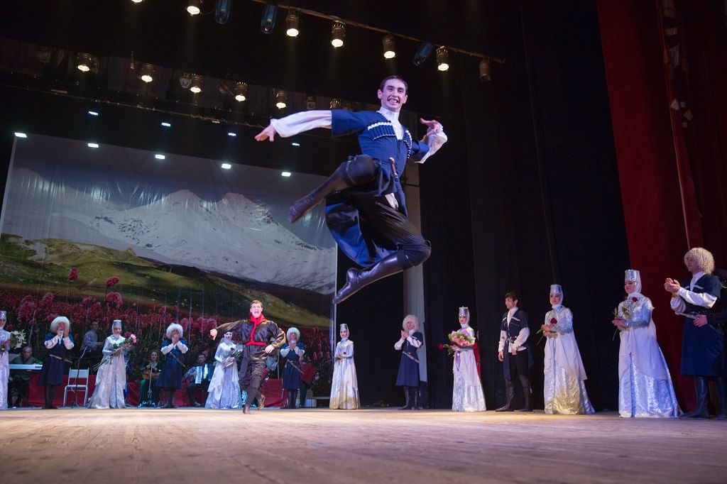 Концерт ансамбля танца «Эльбрус» и Астраханского ансамбля песни и танца